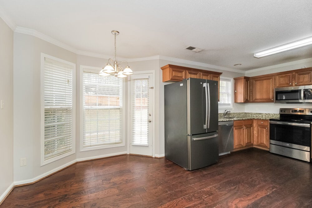 Building Photo - 155 Avondale Cir