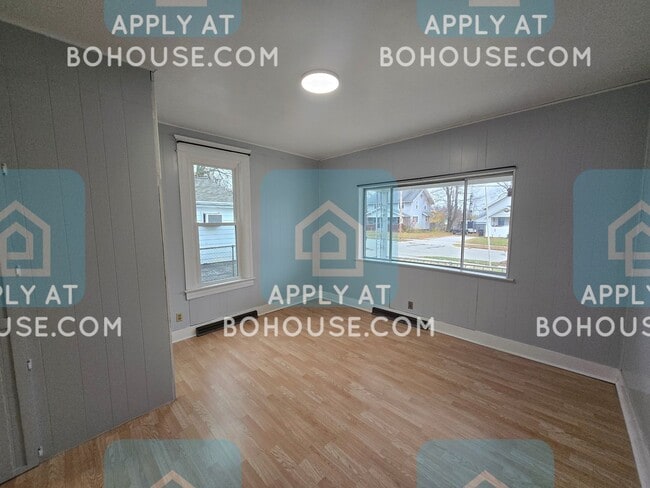 Building Photo - 3010 McArthur Dr