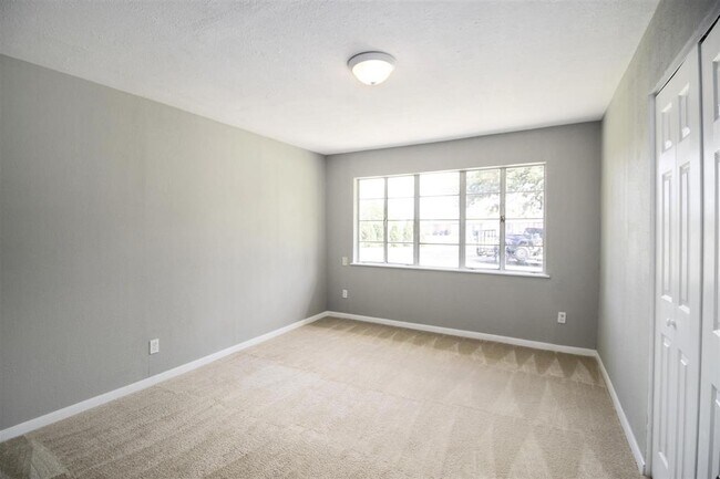 Building Photo - 7 Talisman Ct
