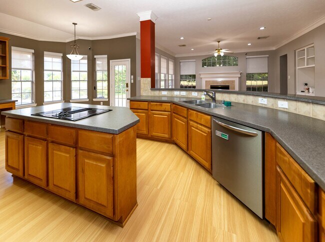 Building Photo - 2435 Thorndon Park Ct