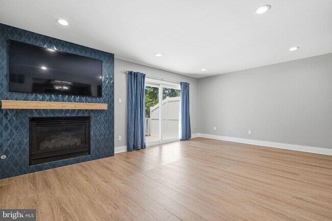 Building Photo - 12087 Edgemere Cir