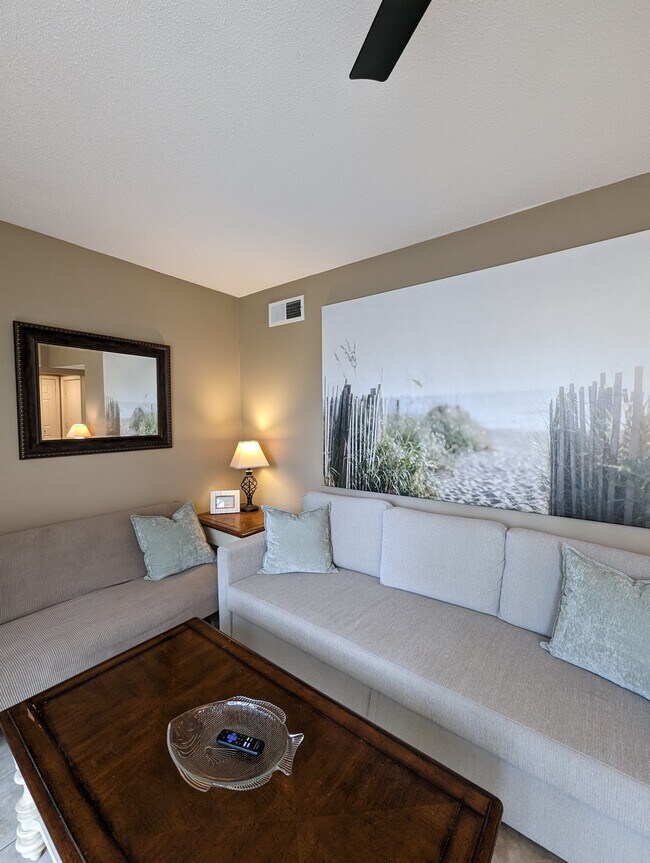 Building Photo - 42 S Forest Beach Dr