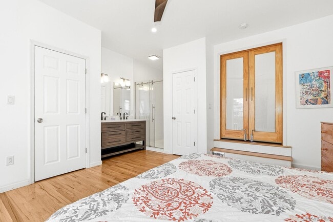 Building Photo - 11 S Cedar St