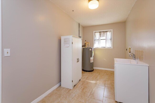 Building Photo - Spacious 4-Bedroom, 3-Bath Rental in Quiet DeBary Cul-de-Sac