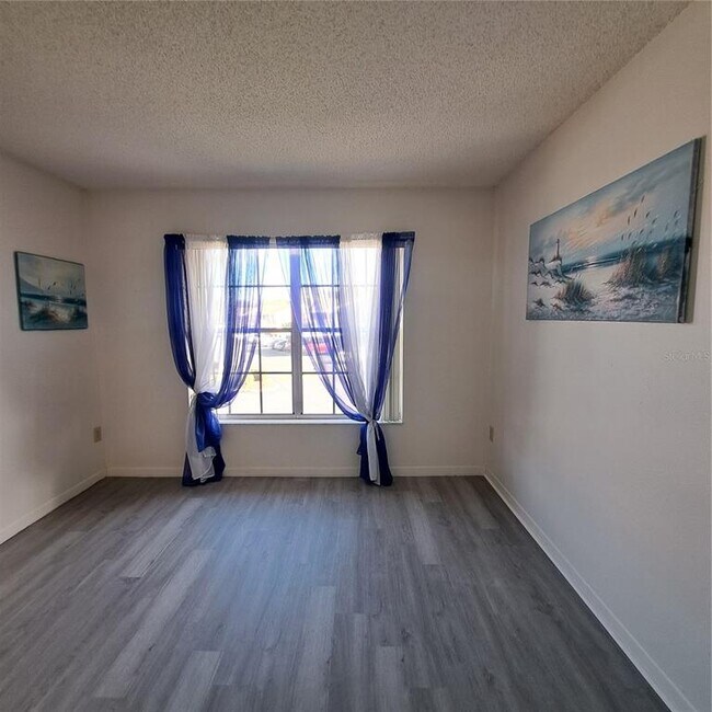 Building Photo - 4739 Myrtle Oak Dr