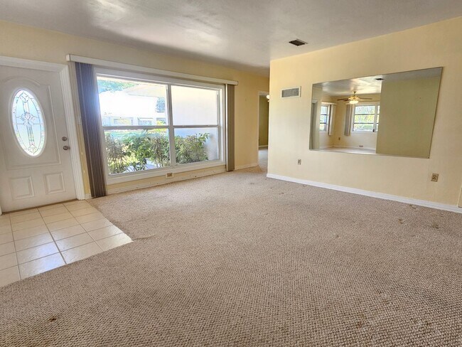 Building Photo - Venice Island – North of Venice Ave - Annual Single Family Home– Minutes from Venice Beach, Mains...