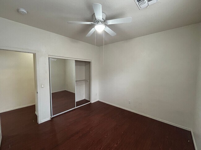 Building Photo - 2202 W Carter Rd