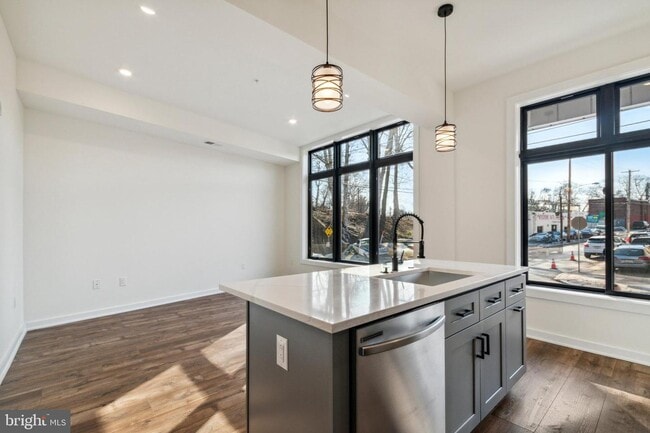 Building Photo - 6211 Woodbine Ave