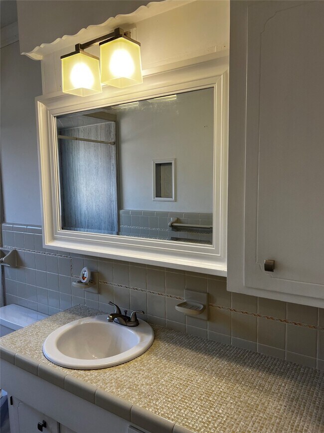 Building Photo - 5005 Cedar Creek Dr