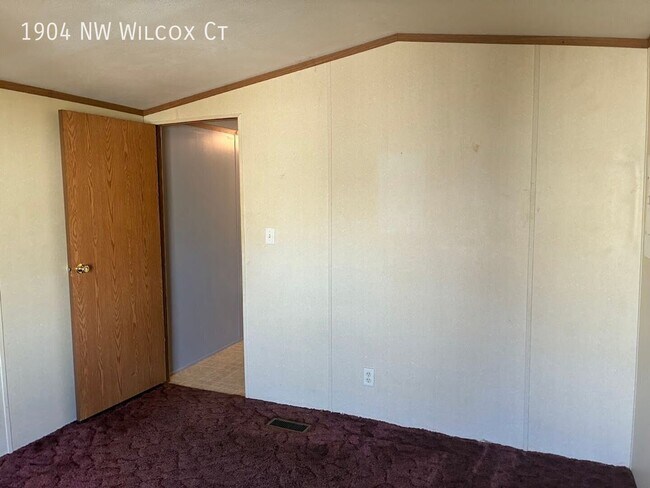Building Photo - 1904 NW Wilcox Ct