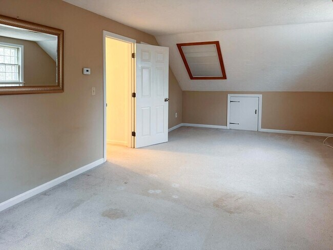 Building Photo - 33 Green House Rd