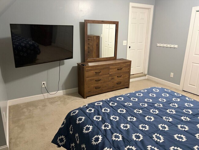 Building Photo - Spacious 5BR House in Oak City
