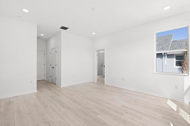 Building Photo - 4416 Longwood Lk Sq