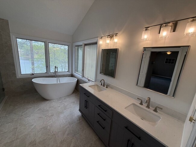 Building Photo - Carolina Lakes