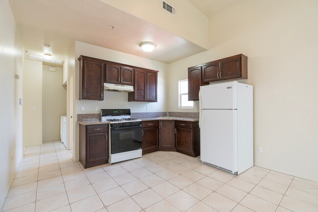 Kitchen - 1452 N Soto St