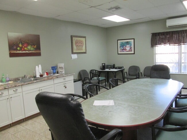 Building Photo - 2731 Barkley Dr W