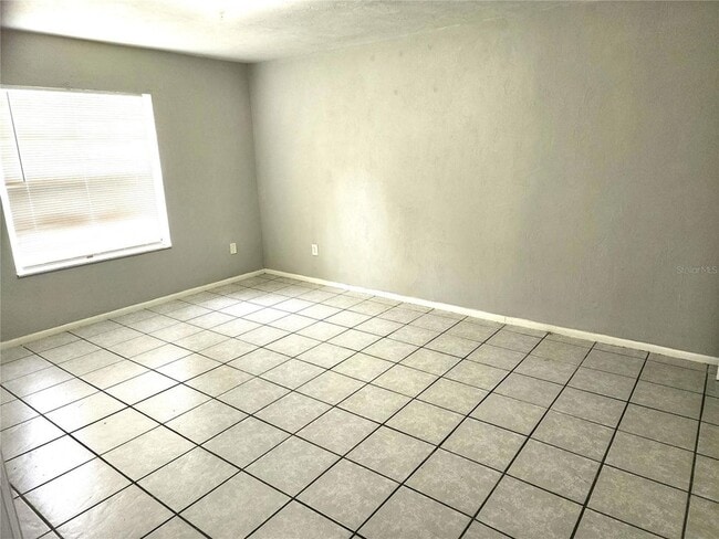 Building Photo - 904 Emma St