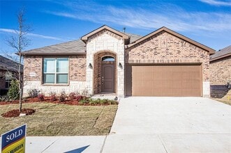 Building Photo - 1121 Ferncliff Dr