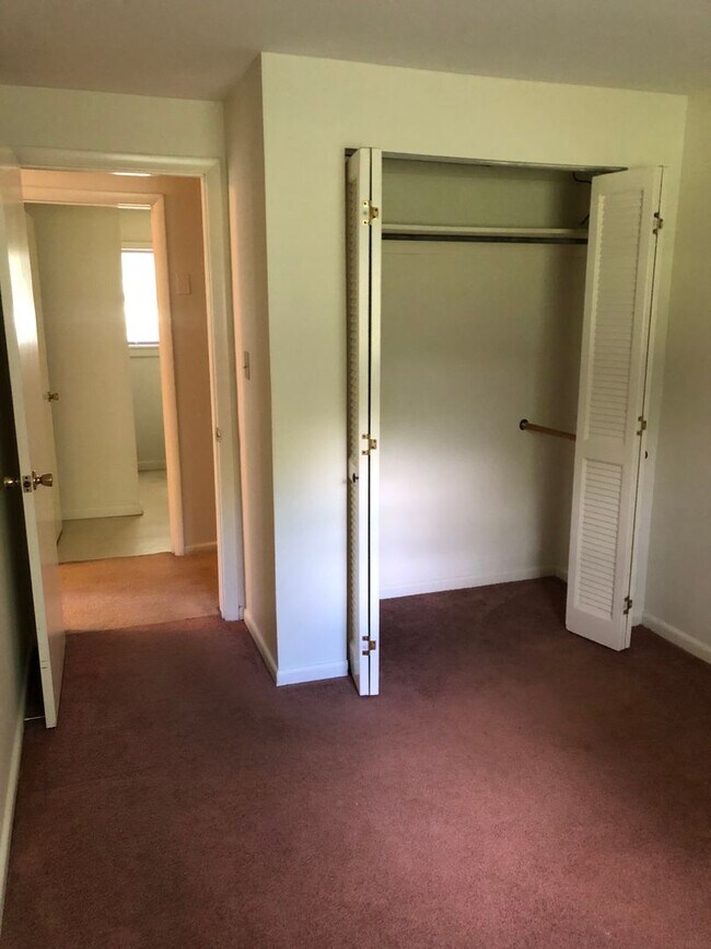 Building Photo - English Ave - 5227