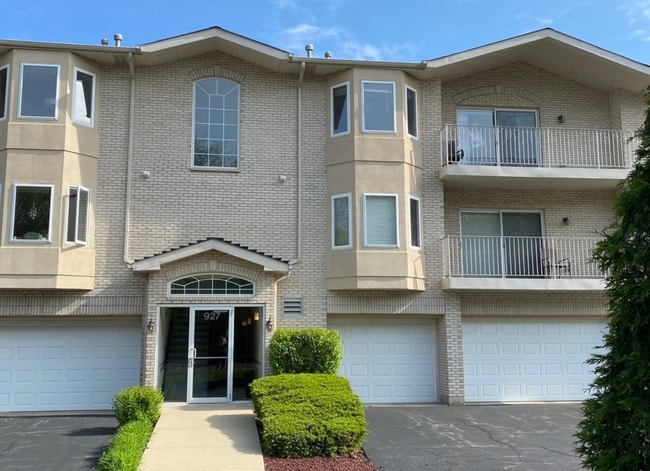 Building Photo - 927 Elderberry Cir