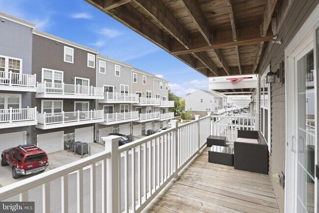 Building Photo - 2739 Pinebrook Rd