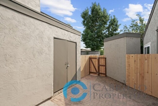 Building Photo - 5067 La Cuenta Dr