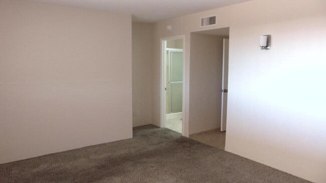 Building Photo - 428 N Calle Del Diablo