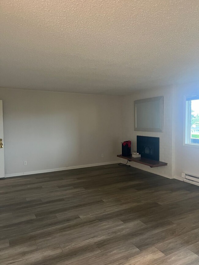 Building Photo - Beautiful 2 Bed 2 Bath Condo in Tacoma! 55...