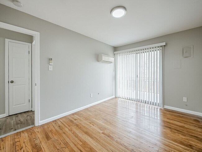 Building Photo - Easy Living in White Lake 2 Bed Home in Great Location