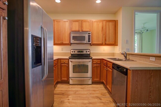 Building Photo - 1020 E Longport Cir