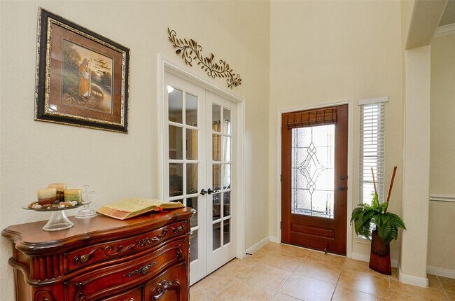 Building Photo - 25935 Foxrun Vista Dr
