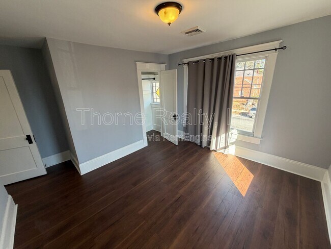 Building Photo - 835 Sunset Ave