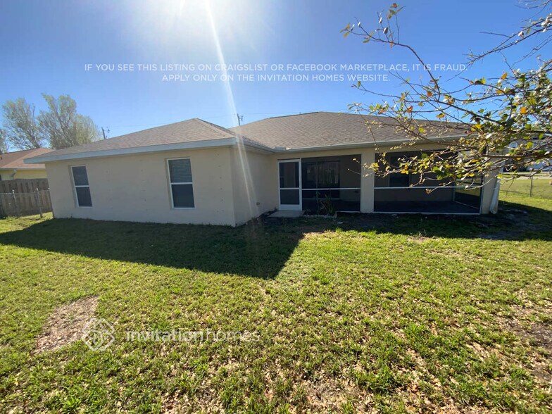 Building Photo - 425 SE 13th Ct