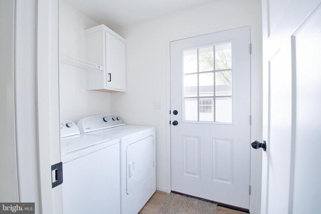 Building Photo - 161 Carnation Dr