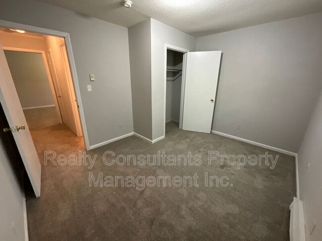 Building Photo - 113 Cox Ave