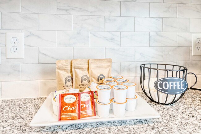 Building Photo - 909 W Eagle St