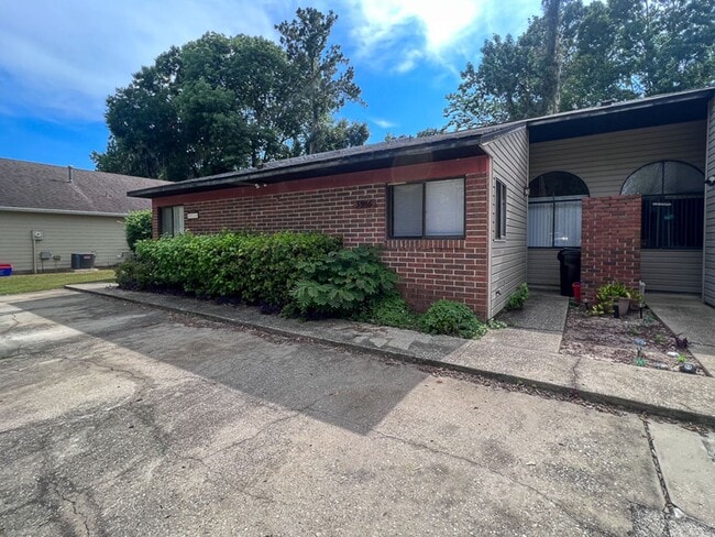 Building Photo - 2/2 Flat in Napier Oaks available Early August! *Approved Application*