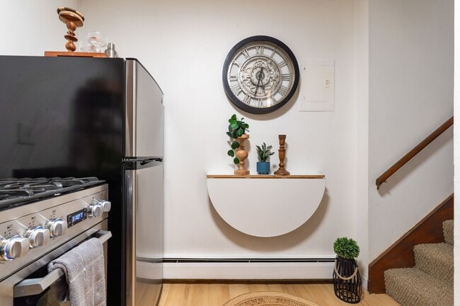 Building Photo - 46 Lewis St