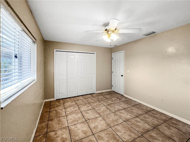 Building Photo - 208 SE 17th St