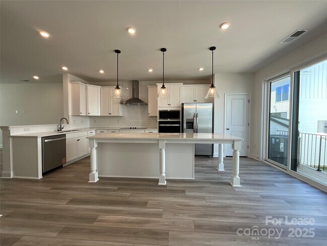 Building Photo - 15340 Ballancroft Pkwy