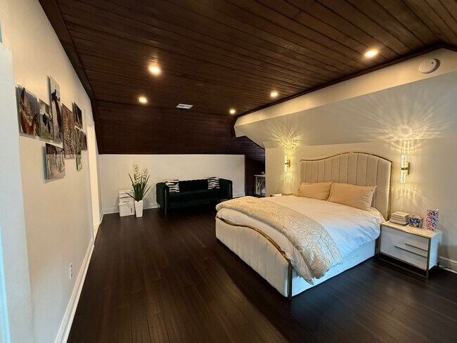 Building Photo - 1662-1662 Dufossat St