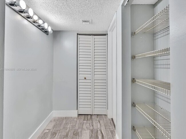 Building Photo - 9777 Westview Dr