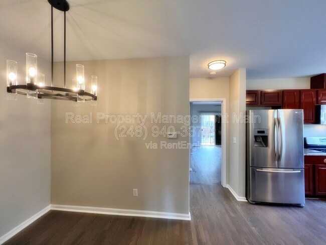 Building Photo - 44 Adelaide St