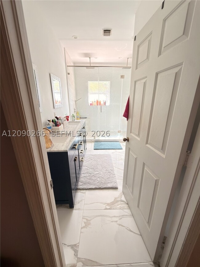 Building Photo - 5051 SW 35th Way