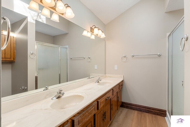 Building Photo - AVAILABLE NOW!