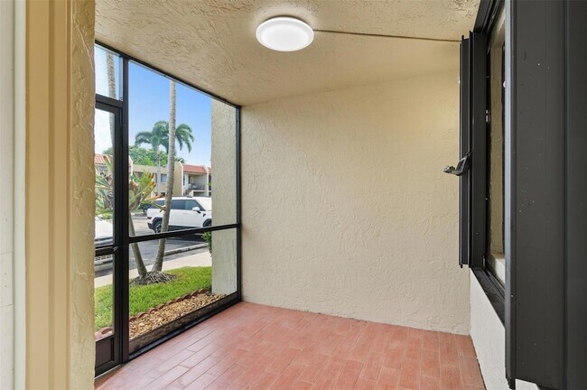 Building Photo - 434 Lakeview Dr