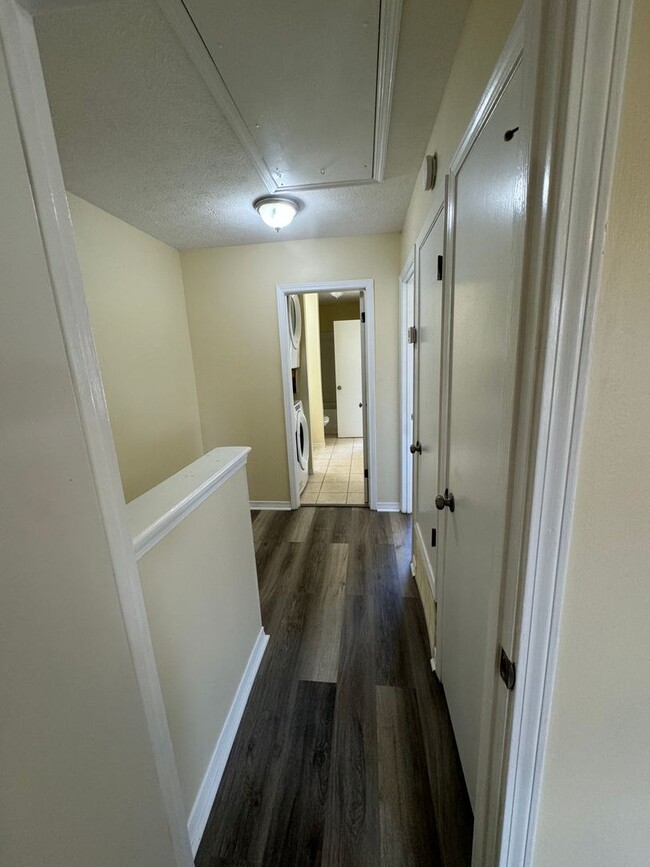 Building Photo - Great Two Bedroom-Freshly Remodeled-$500.0...