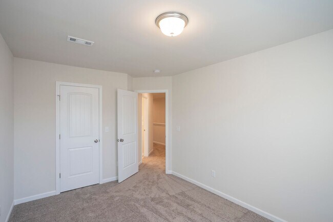 Building Photo - 2031 Sperling Dr