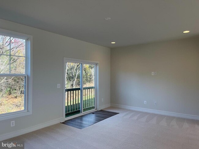 Building Photo - 127 Wake Robin Ct