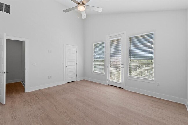 Building Photo - 8922 Menchaca Rd